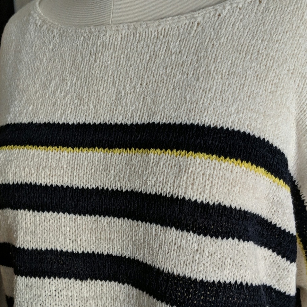 {Ann Taylor LOFT} Sweater - Picture 2 of 6